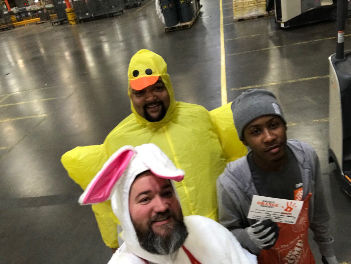 RAPM_Eric's tweet photo. Catching great Associates working Safe!
@RonR76396150  @Rdc5023 #dallasp.r.i.d.e. #dallascoh #CaughtOrangeHanded #THDEASTER https://t.co/hOskgrJMCA