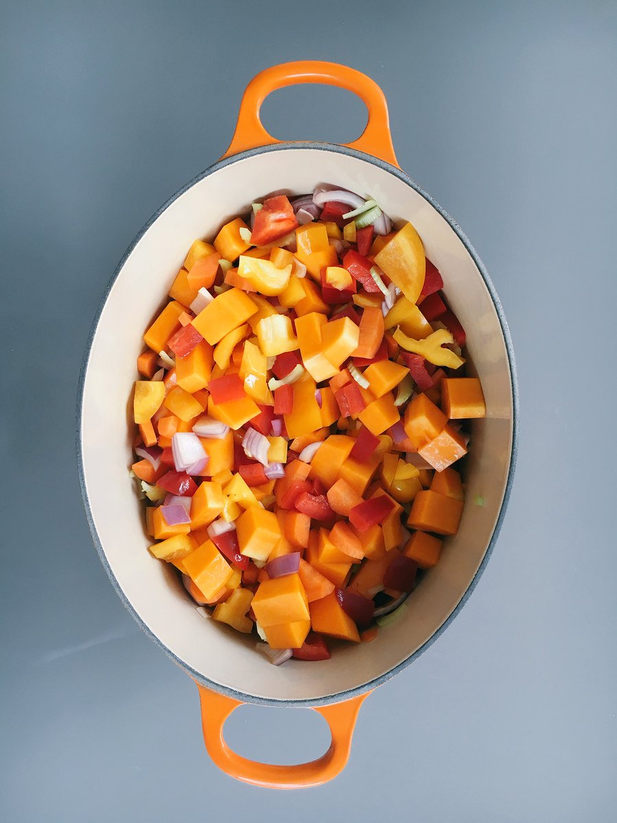 KitchenClonc's tweet photo. #vegan butternut squash chilli in the #lecreuset ready to go. Need all of the #veggies to get over this #dadflu This also happens to be great to #batchcook which helps when you don’t have time to cook from scratch later in the week. #allofthecolours #alltheveggies #parenthood https://t.co/9V2xo9FQSC