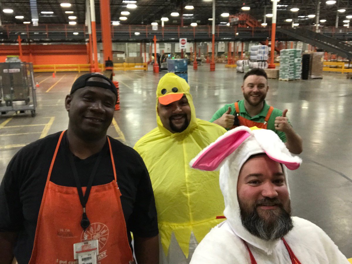 RAPM_Eric's tweet photo. Catching great Associates working Safe!
@RonR76396150  @Rdc5023 #dallasp.r.i.d.e. #dallascoh #CaughtOrangeHanded #THDEASTER https://t.co/Smv3GfEejd