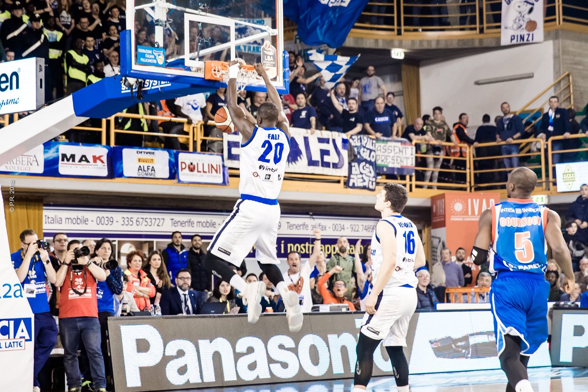 GermaniBrescia's tweet photo. Germani Basket Brescia 🆚 Pallacanestro Cantù, la gallery fotografica della partita ➡️https://t.co/PC7DGuT4mR ⬅️
La Leonessa prosegue il cammino verso i playoff ottenendo la 16/ma vittoria.
#GoLeonessaGo #BRECTU #Together #TuttoUnAltroSport https://t.co/RytpM7J7WS