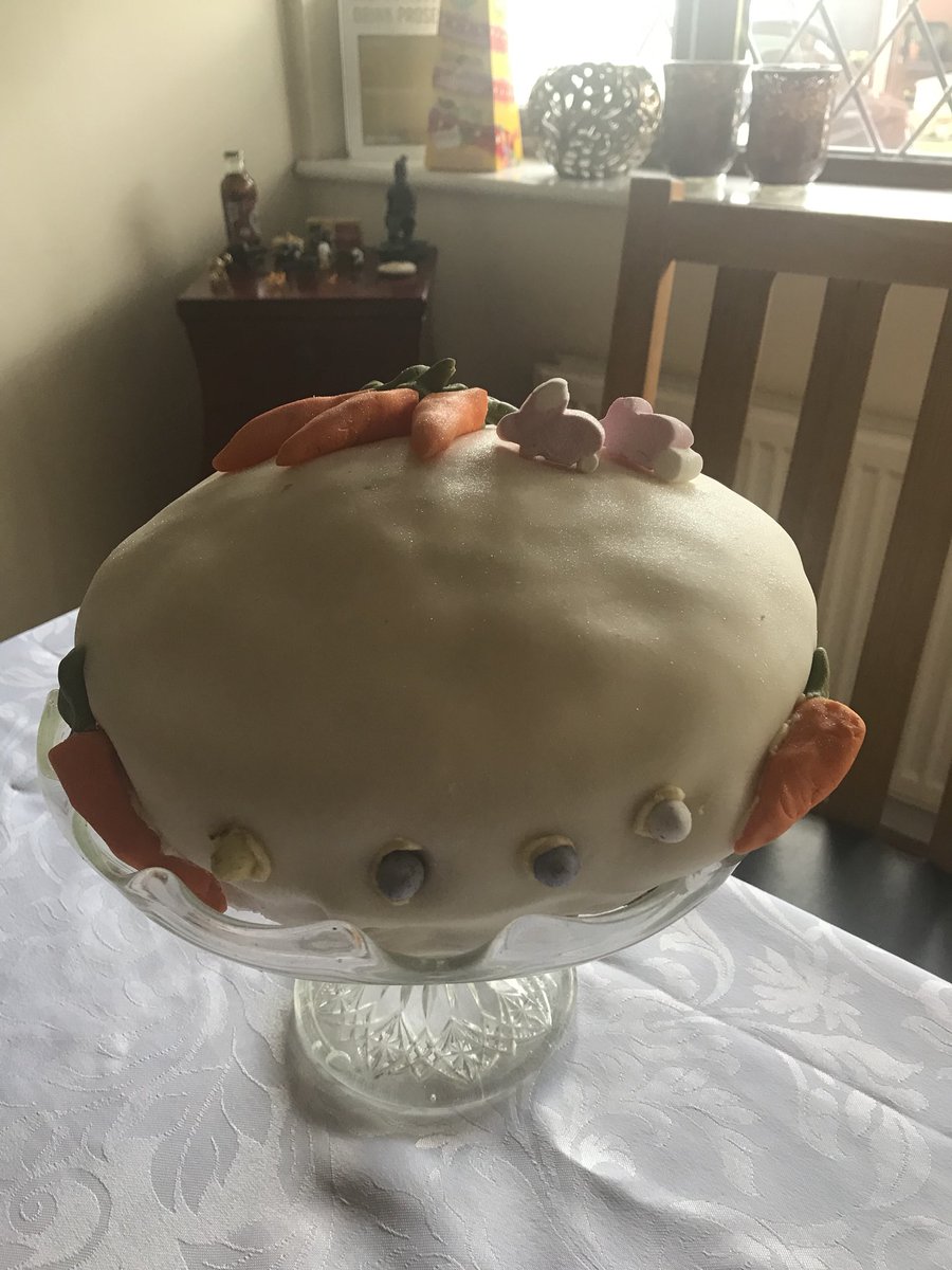 claire_lou09's tweet photo. Fabulous Easter Sunday afternoon tea #family #toomanycakes https://t.co/KO1wubVRwz