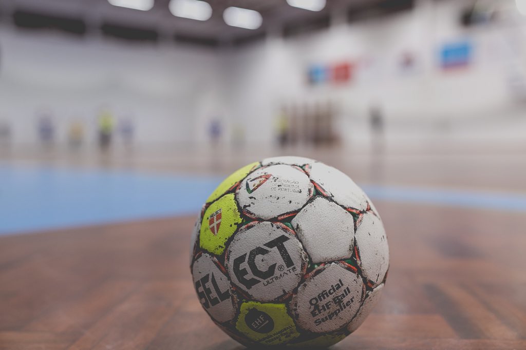 marciomenino's tweet photo. @HBCNantes just qualified for the @ehfcl quarterfinals. We will have 3 French teams in this stage, does it mean a change of power on the European handball or just a gap year? The end season will be a great time to think about it don’t you agree?
#VELUXEHFCL #frenchhandball https://t.co/zVoN6RLQDp