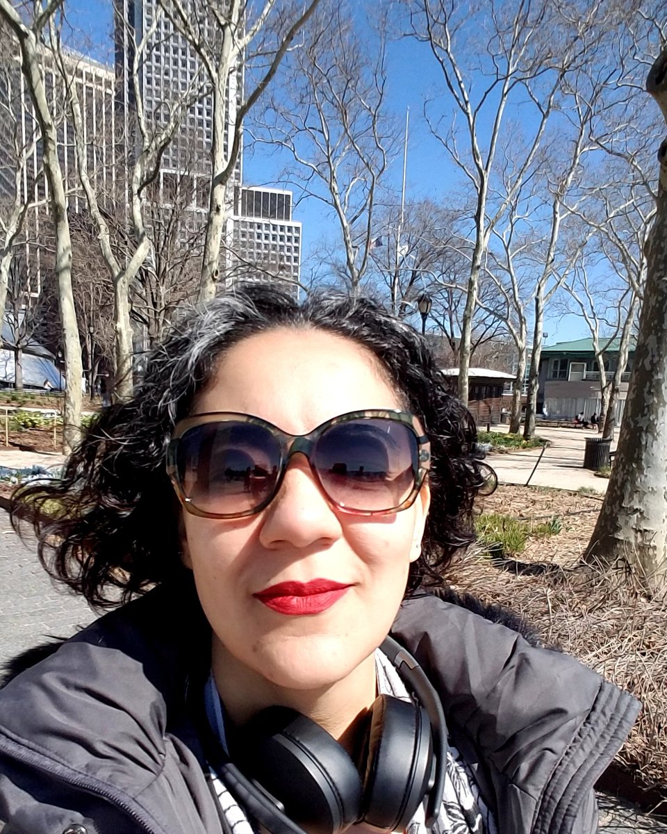 darcystjohn's tweet photo. Memorizing lines while soaking up some sun at the park! 😎 #loveyourcraft #batterypark #brightday #spring in #nyc 😘 https://t.co/p6ZFrqw9YA