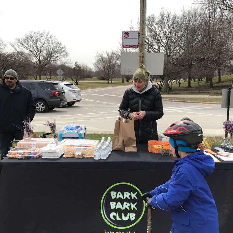 EdgewaterDog's tweet image. Edgewater Dog Park thanks our sponsors! @BarkBarkClub Kim’s Hardware Fairway Mortgage  @petersonrealtor @indyspiritsinc @uncommongrd