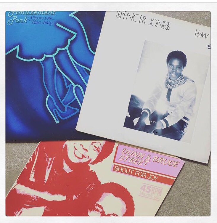 🎶 Super-cheap UK and Spanish pressed 80s Boogie favourites pulled from my shelf this morning. Happy Easter!🐣🐇 #UKBoogie #80sBoogie #picturesleeve #12”Boogie #12”Vinyl #spencerjones #amuzementpark #dunnandbrucestreet 🇪🇸 🇬🇧 ✌🏻