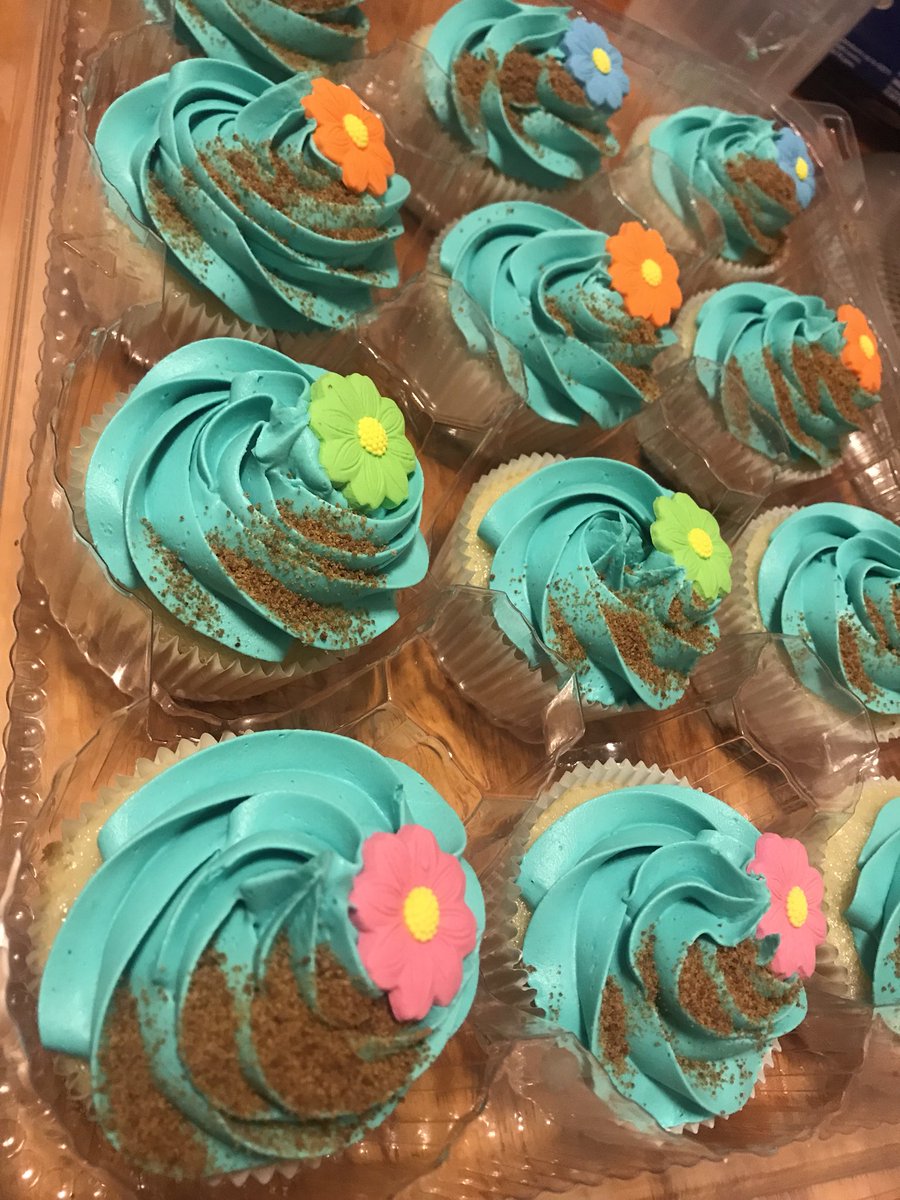 brendayahaira's tweet image. Moana Cupcakes 🌺🌺🌺🌺 • @SweetbakesNJ 
#SweetBakesByBrenda #BeBasic #BeExtra #baking #Cupcakes #MoanaCupcakes #NutellaCupcakes #SupportSmallBusiness #SmallBusinessOwner #bakebakebakebake #newbusiness #newthing #newjersey #newyorkcity