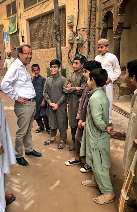 _KPUpdates's tweet photo. German Ambassador Martin Kobler visited different parts of #Peshawar; testimony to fact that KP is all set for hosting International and PSL cricket matches as Peace prevails ! 

Ambassador @KoblerinPAK would you like to witness some Cricket in Peshawar?

#KPKUpdates https://t.co/A3rW7b07YN