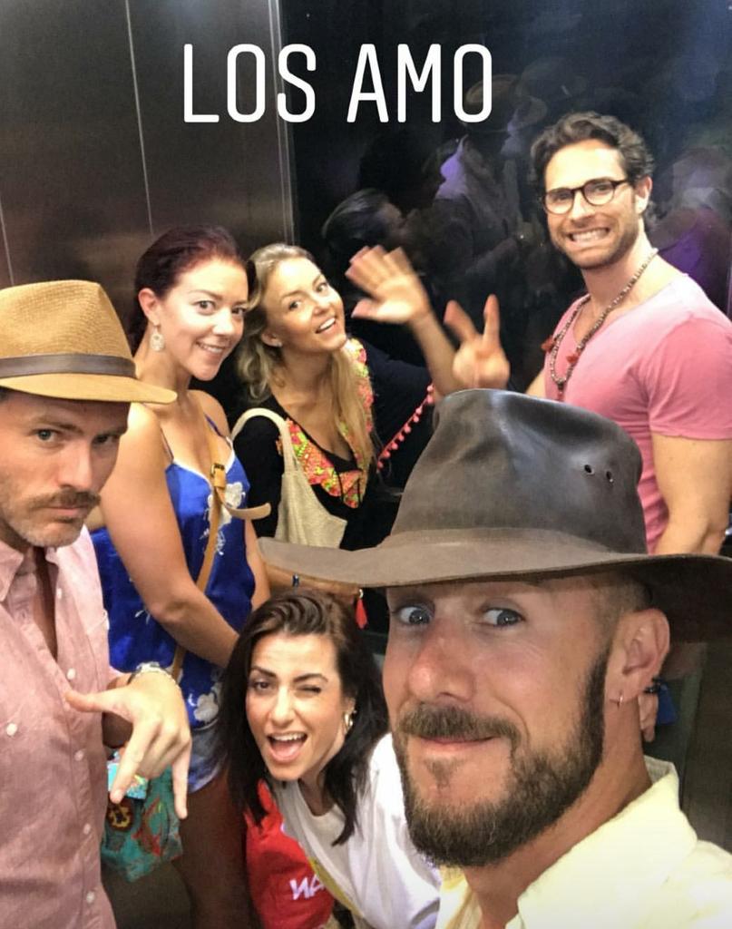 MonicaRoblesof's tweet photo. Se junto la banda #HappyEaster#Vaciones los amo🐰😘 https://t.co/orb9Vg7qRQ