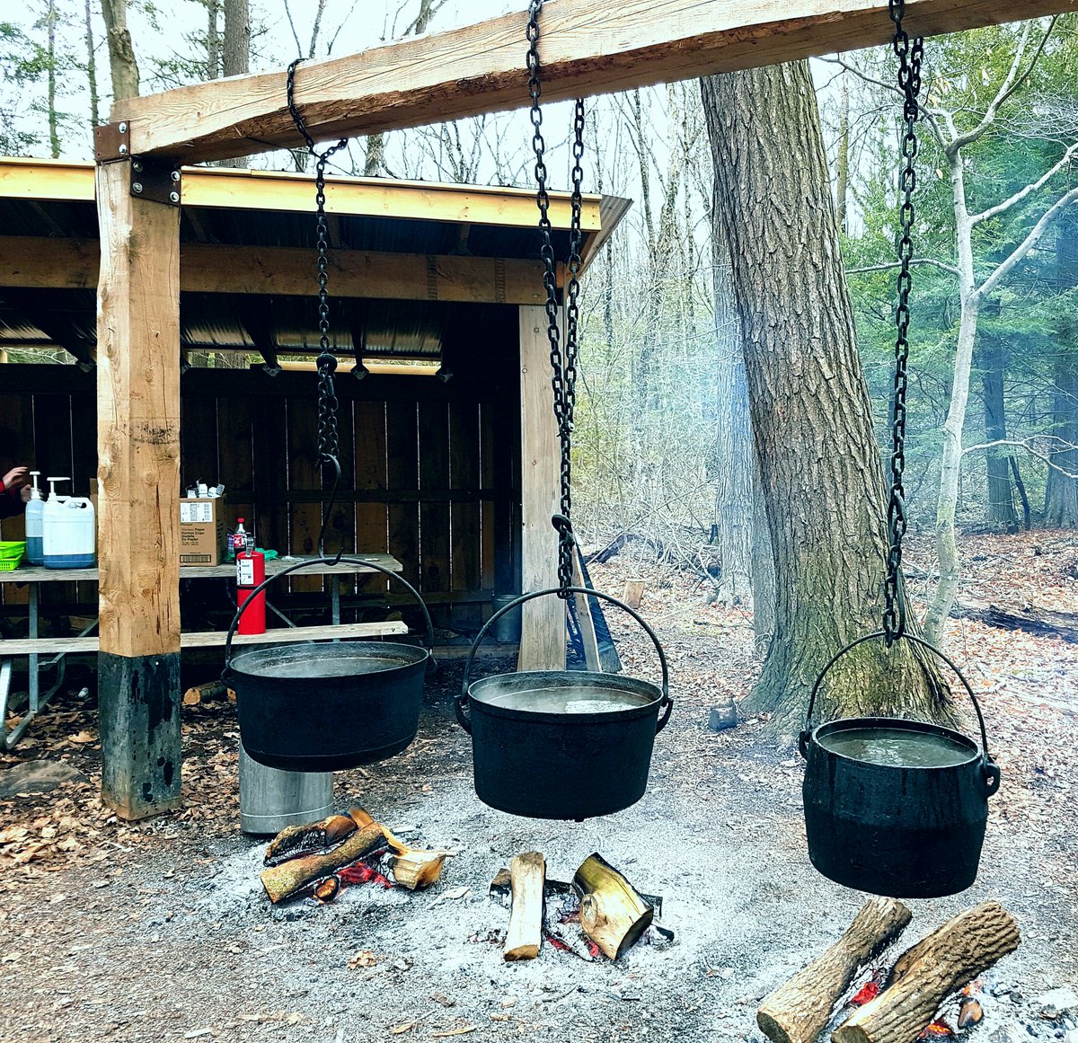 hello_minhdo's tweet photo. Spring🌷is in full simmer @ the sappening trail.
#BrucesMill #MapleSyrupFest🍁 #EasterWeekend @TRCAparks https://t.co/6EBMn4AAeZ