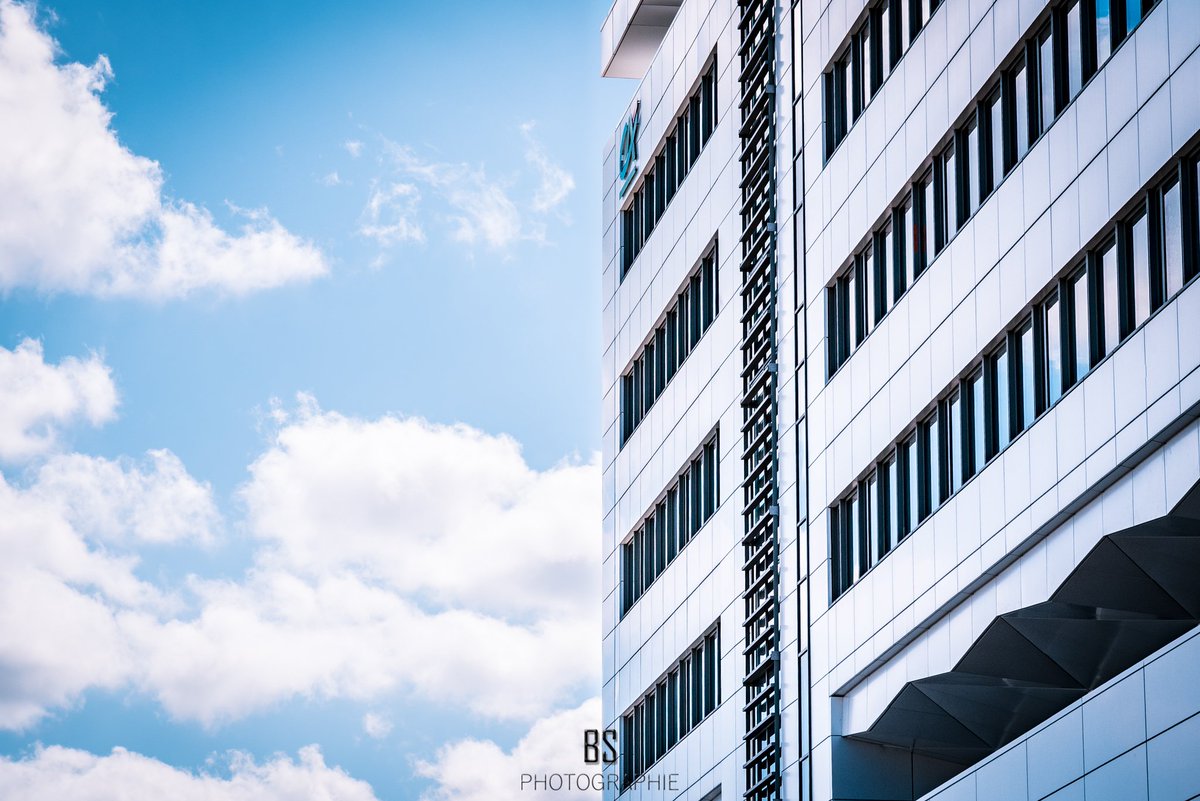 BS_Photographie's tweet photo. Mise en #lumière d'un #travail de #rénovation #impressionnant avec le site de @Chateauroux36 du @CreditAgricole ! Un bien beau #batiment s'élève à @ChateaurouxOT ! #architecture #building @NikonFR #picture #CréditAgricole #CentreOuest @Indre36 @BerryProvince https://t.co/IuJM5YaKFi