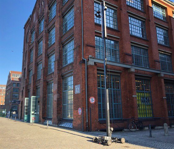 FilmMat's tweet image. the new L-E-VATOR®️XL in combination with the original MAT-TOWERCAM®️XL gives your camera a vertical travel of approx. 27ft.(9,00mtrs.)