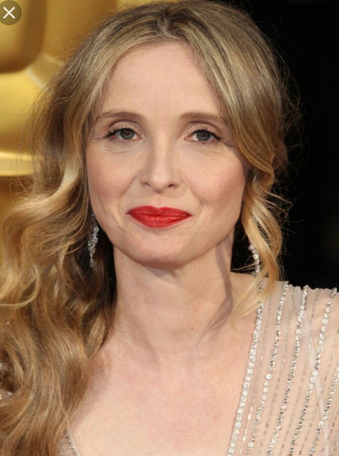 palomiius's tweet photo. Hoy en parecidos razonables... Julie Delpy y Lindsay Duncan https://t.co/Bh5m8VQKaR