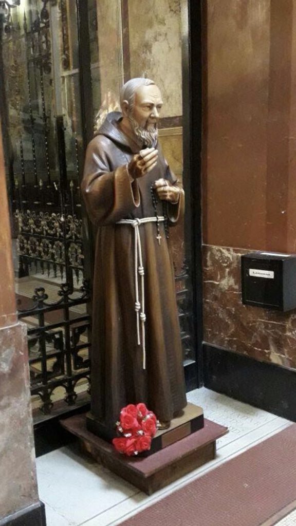 Hijo ,hay momentos en el día que tienes que mirar al cielo y sonreír y saber que alguien desde allí te cuida .
San Padre Pio