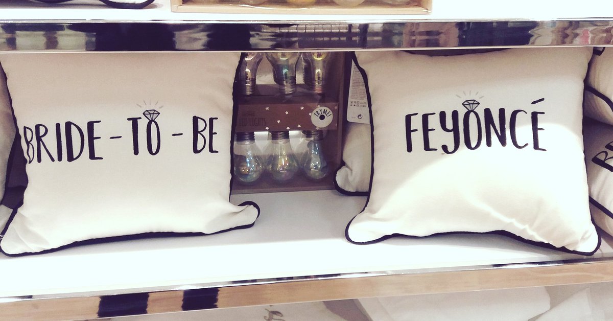 How cute are these cushions?! Bride to be and fiance (with a Beyonce touch! 😂) Spotted in @primark #bridetobe #bride #bridalparty #engagement #engaged #fiance #feyonce #weddingdecor #weddingbudget #brideonabudget #BrokeBride #pillow #cushions #decor #helikeditsoheputaringonit