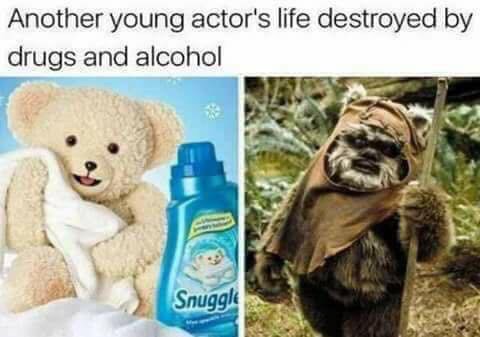 Because #StarWars is on 🤣 https://t.co/q4N1vtQk9m<a href="/tag/starwars"class="tags">#StarWars</a>