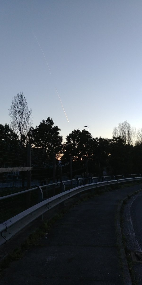 DarkAngel22585's tweet photo. #Tiangong1 ? #Roma #Lazio https://t.co/CuTn1UG6j6