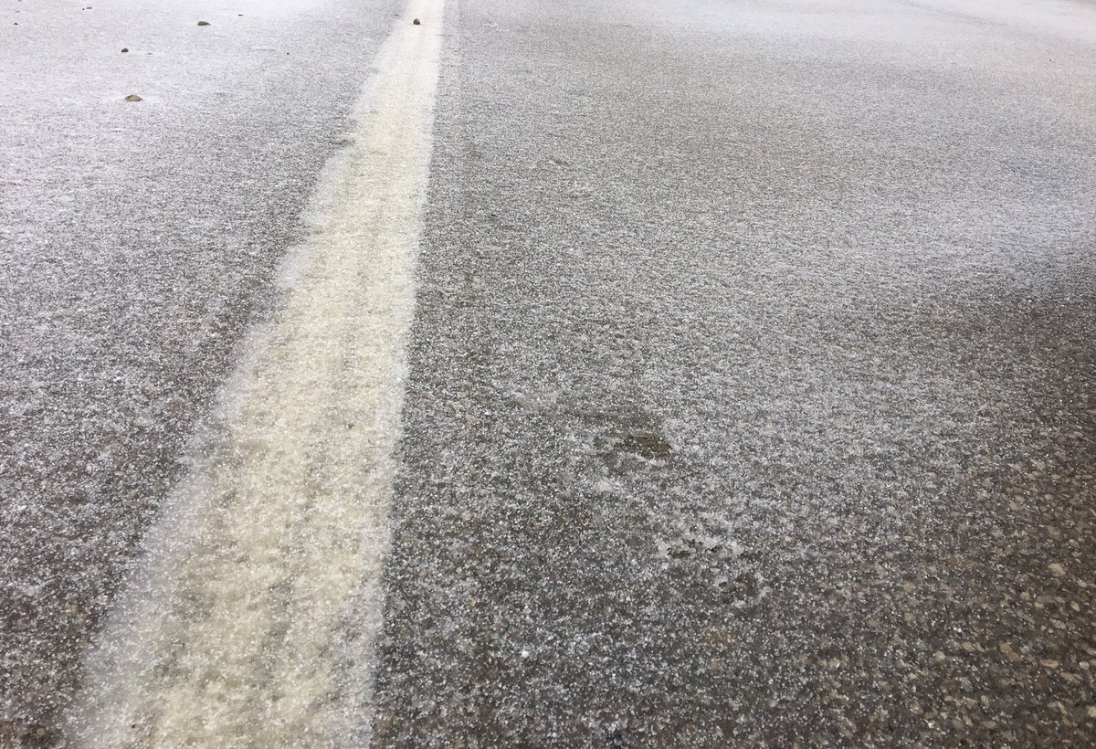 KHPTrooperGary's tweet image. Heavy sleet accumulation on the #KC Metro roads!

#UseCaution
#BuckleUp
#SlowDown 
#HeadlightsOn
#IncreaseFollowingDistance