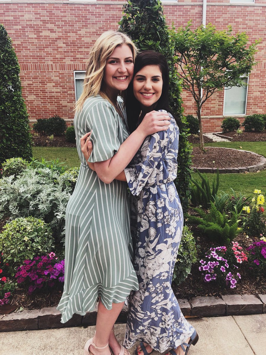 MaasMadison's tweet photo. me and my besties this morning!!! not ready to leave them in the fall :,( #ilyboth https://t.co/ZiDUXoAjqD