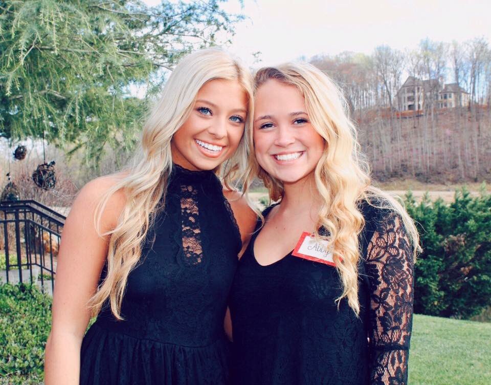abbbymonroe's tweet photo. Happy happy birthday to my perfect big!! You’re finally 21 wahooo🎉 Hope you have the best day today love you❣️❣️ @maddymadii https://t.co/Cv0vFPloGx