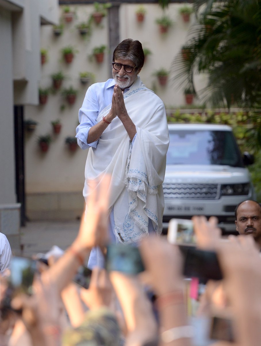 SrBachchan's tweet image. T 2761 - They come each Sunday .. their love eternal .. my joy boundless ..