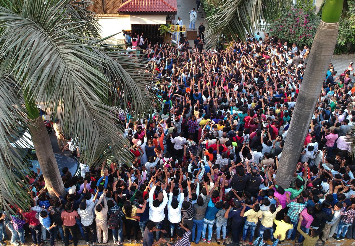 SrBachchan's tweet image. T 2761 - They come each Sunday .. their love eternal .. my joy boundless ..