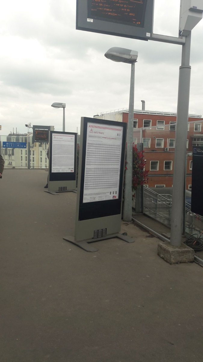 Titine45848988's tweet photo. Mr Dame n'oubliez de jeter un coup d'oeil sur les affiches présentes en gares pour la journée du 3 et 4 avril en I D F. Vous informer est notre priorité ! Noubliez pas L'Appli😉 @RavisMatthieu @Titine45848988 @coregstcloud @dydrac2011 @LaurenceTissier @PaDesrousseaux @LigneH_SNCF https://t.co/YXuvMhConR