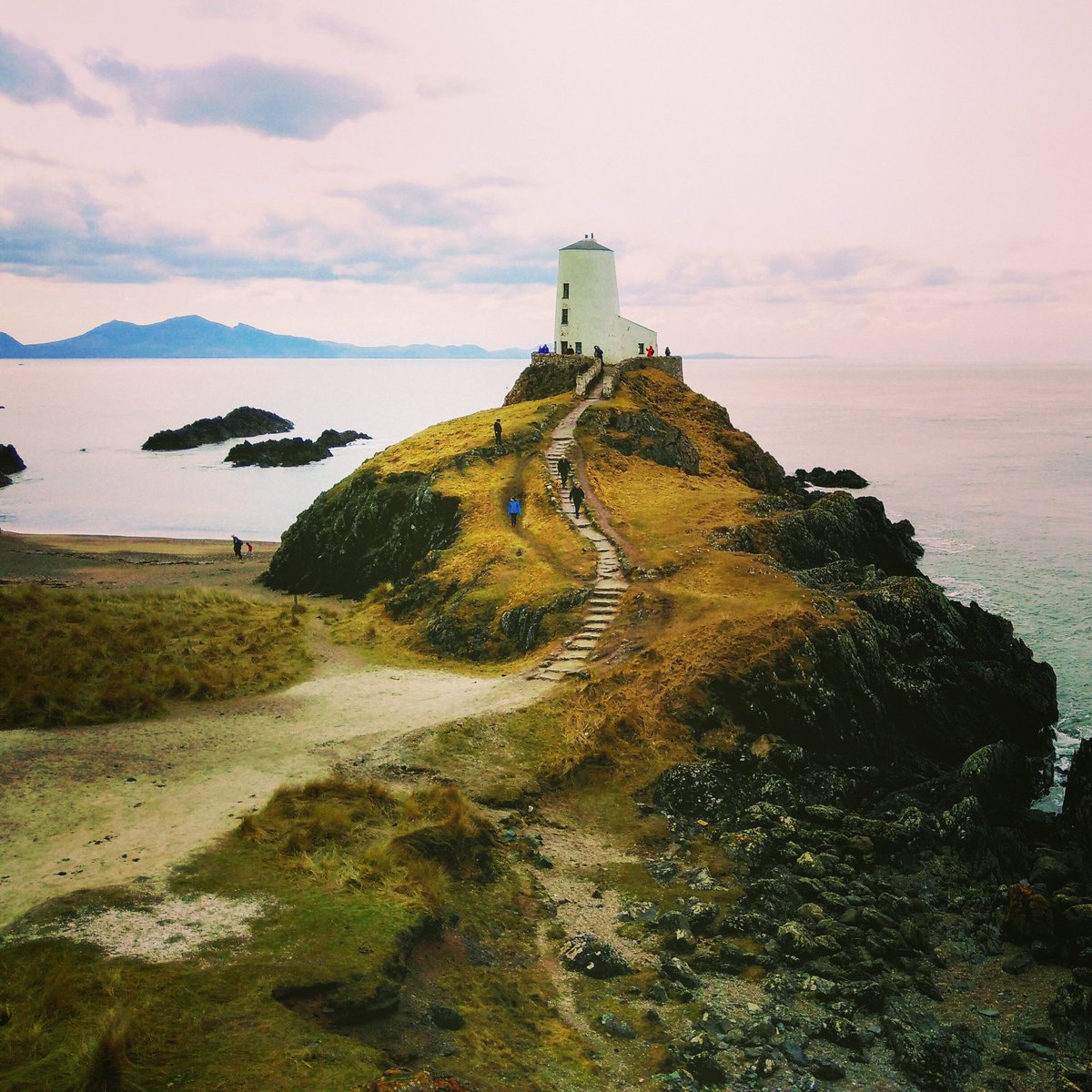 For a day off from the #SnowdoniaWay head to Anglesey for a much needed beach day! <a href="/vnorthwales/">Visit North Wales</a>