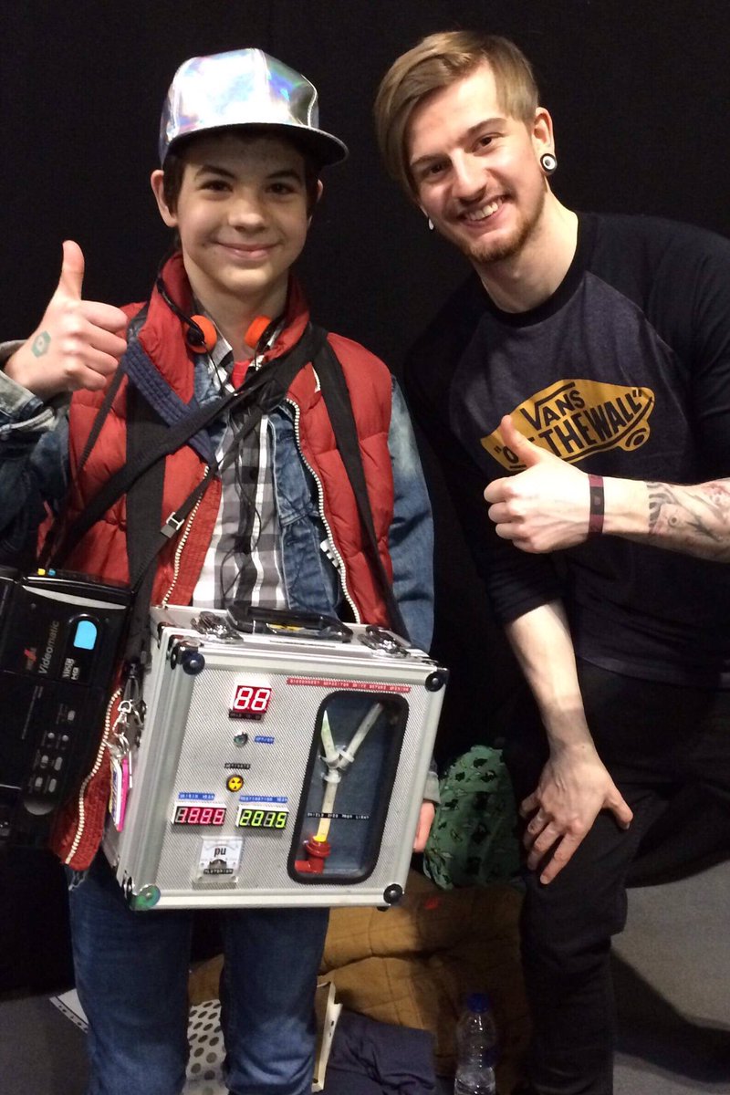 ToyConsultant's tweet photo. .@IAm8BitRyan, thank you for the awesome photo, it was nice meeting you! @IGFestUK 
#BTTF #BacktotheFuture https://t.co/PdrG9FZjbL
