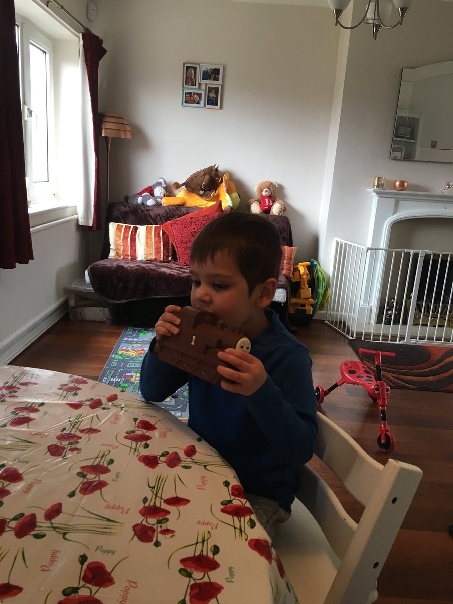 viparent_glen's tweet photo. Enjoying his #Thomas&amp;Friends #Easter egg 💙 https://t.co/ni7nQkefLO