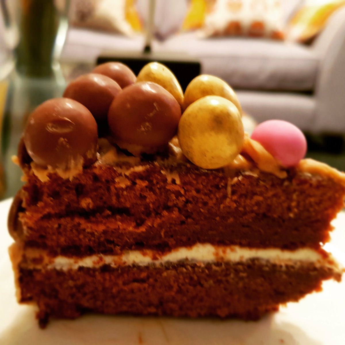 KhakanQureshi's tweet photo. A slice of the Devil's cake on the joint "celebration" of Easter and April Fool's Day is better than having a chocolate egg
#devil #devilcake #AprilFoolsDay #chocolate #eggs #cake #EasterSunday https://t.co/JjSH1fXKtF
