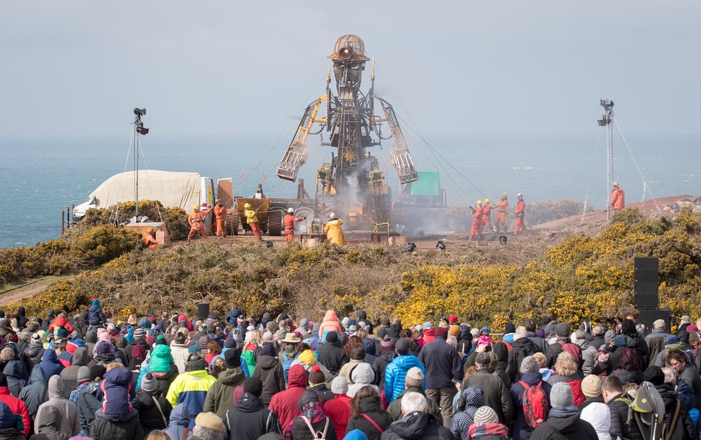 amhaunted's tweet image. #ManEngine rampages across UK leaving wake of tears and destruction theguardian.com/news/gallery/2…