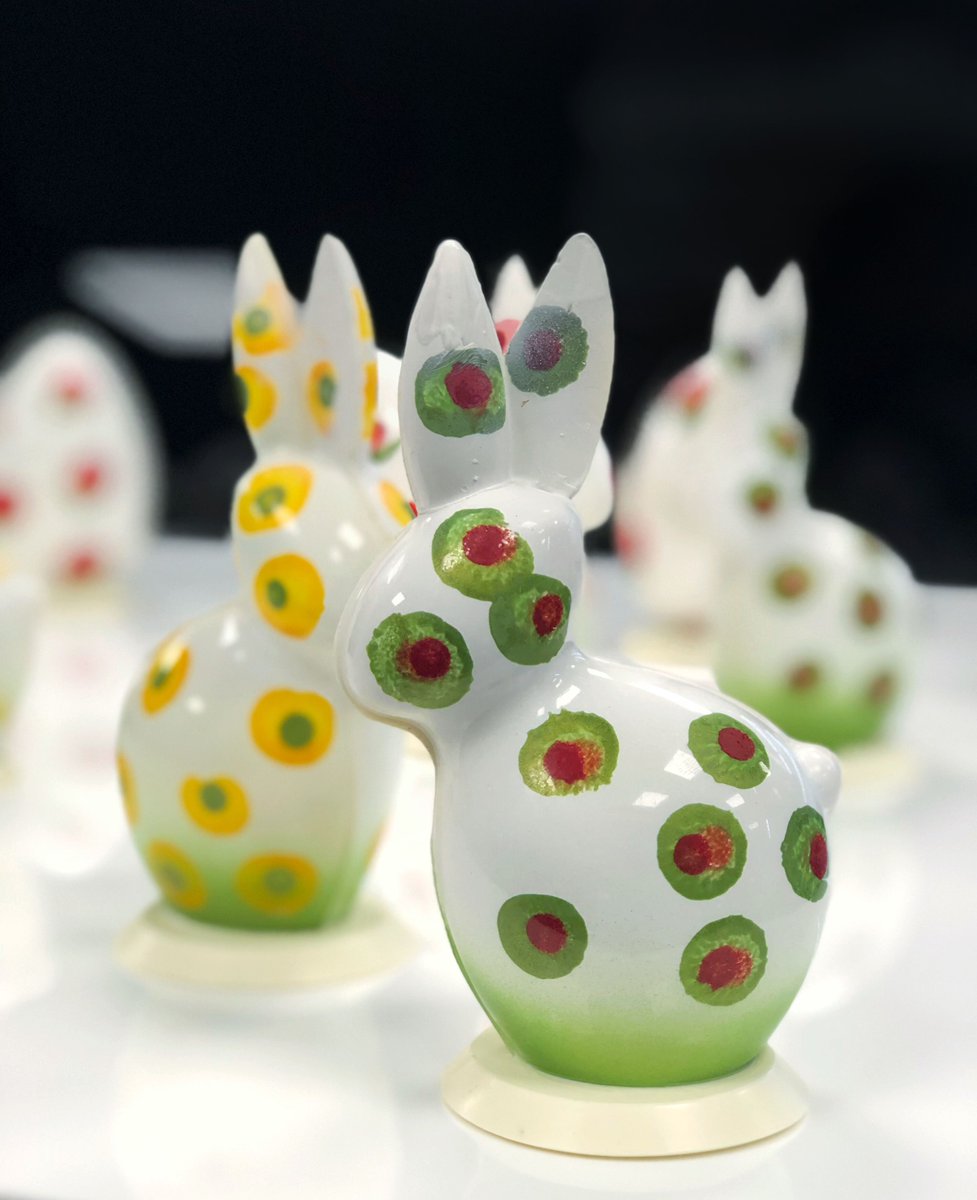 INVESTIH's tweet photo. Happy Easter! 🐰 The L'ATELIER team is celebrating with handmade chocolates by Pastry Chef Salvatore Martone. (@joelrobuchonusa) https://t.co/mCwq10giEU