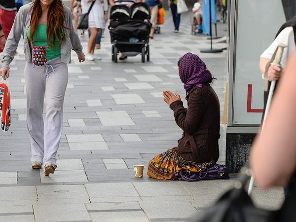Ett förbud mot tiggeri och andra åtgärder som skuldbelägger grupper av människor riskerar att öppna vägen mot ett kallare och hårdare samhälle där vi alla blir förlorare. Det skriver Lotta Säfström, Sveriges Stadsmissioner, och Daniel Grahn, Erikshjälpen: svd.se/det-handlar-om…