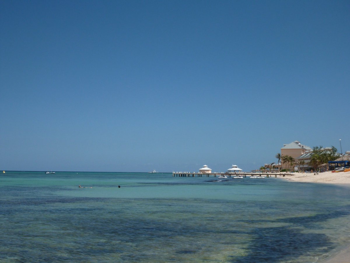 GoLiveItTravel's tweet photo. @WyndhamReef I can attest to this! Spent some time relaxing here.#eastend #grandcayman #beach https://t.co/Ogqmbr4WNO