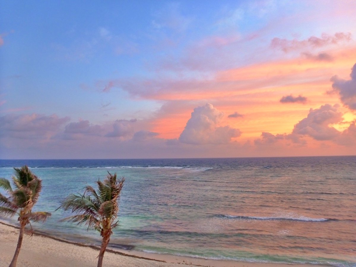 GoLiveItTravel's tweet photo. @WyndhamReef I can attest to this! Spent some time relaxing here.#eastend #grandcayman #beach https://t.co/Ogqmbr4WNO