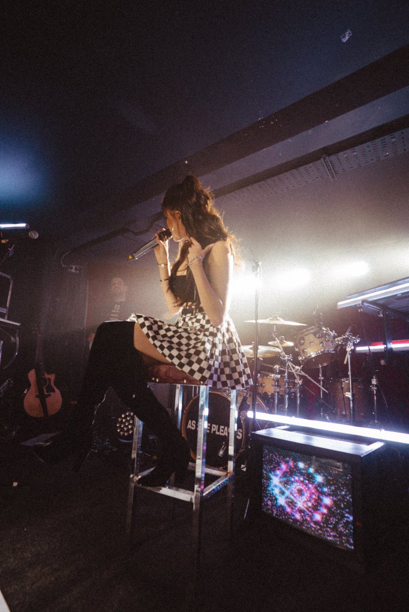 ConnorBrashier's tweet image. dublin energy🦋⚡️one more show tomorrow amsterdam, let’s make it willddd✨