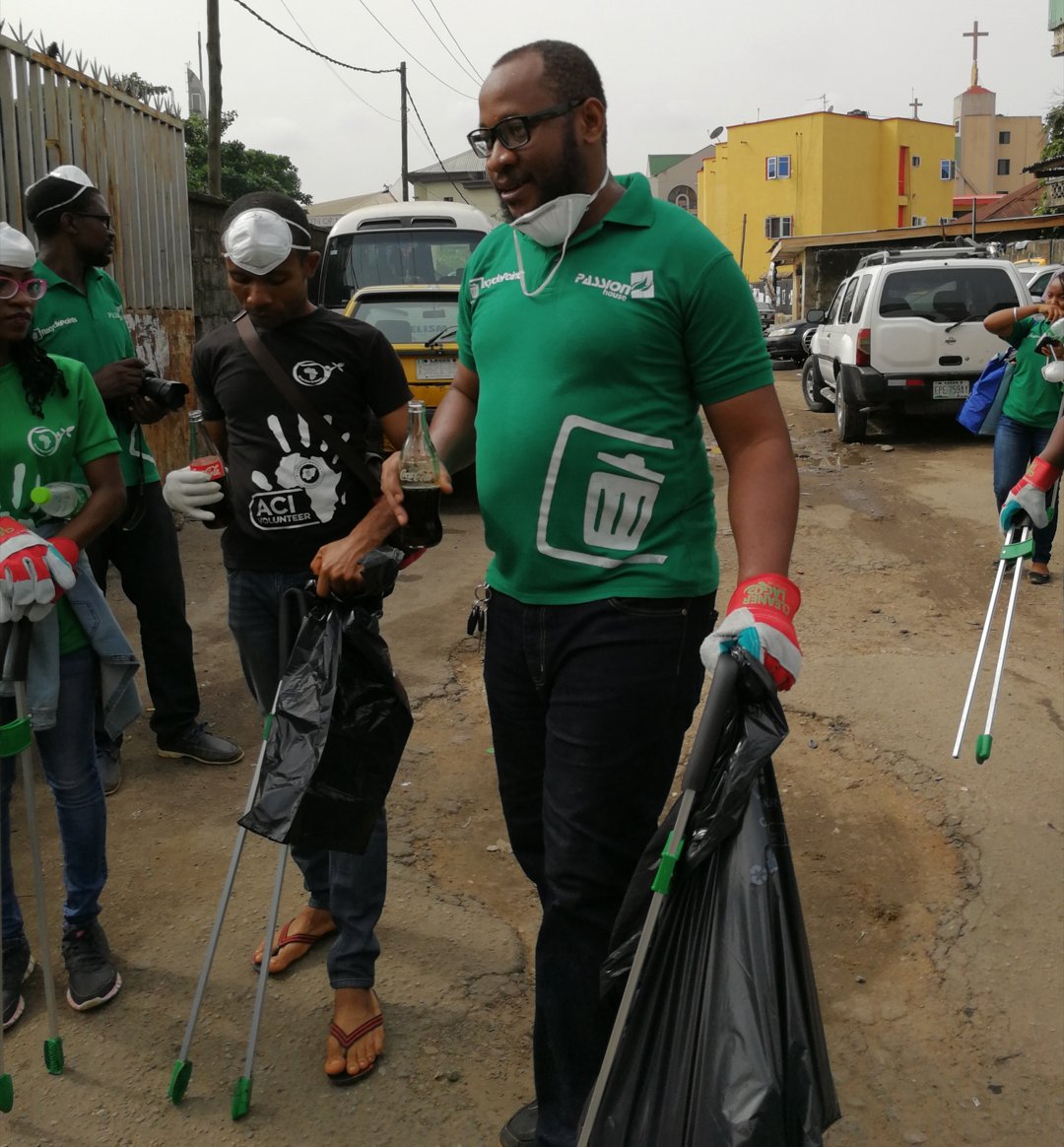 OlaitanOlakanmi's tweet photo. Had always looked forward to when I will meet @maziukonu the CEO/Co-founder of @RecyclePointsNG; i did at the #KeepSurulereClean. He is just natural and down to earth. @RecyclePointsNG is known for her great contribution in waste management and recycling in Nigeria
#3Rs https://t.co/89bqOQkdwt