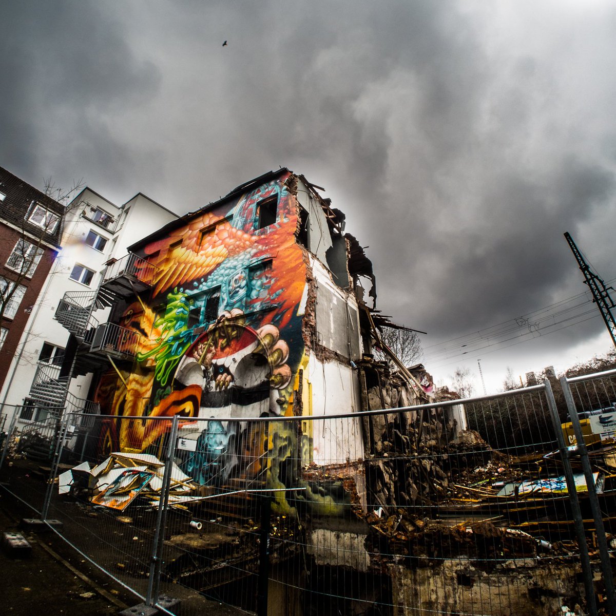 Das OZM hat nach eigenen Angaben einen neuen Raketentyp erfolgreich getestet. Die Rakete sei zehnmal höher geflogen als die Umlaufbahn der ISS, so das OZM Art Space. Dadurch ergibt sich eine Reichweite, die bis nach Pjöngjang reicht. 

#Hamburg #Schanze #Rakete #WonABC