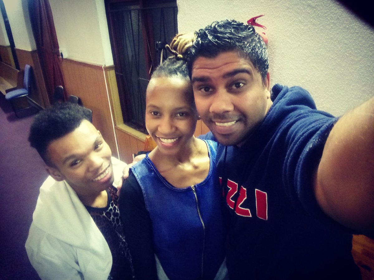 MikaelAngeloSam's tweet photo. Seeing these guys again Last night was 🔥 🔥 🔥 🔥 #Blessings #creatives #ministry #singers #dancers #Bettertogether #buildeachotherup #connect #event #fortheloveofmusic #liveitout #fellowship #wesing #passion #praisedance https://t.co/olDKtxKHwN