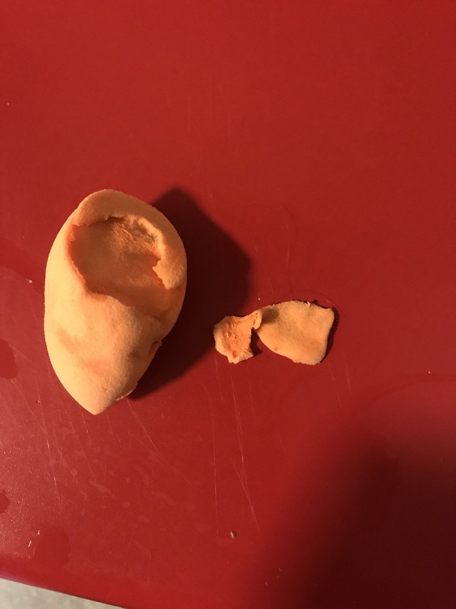 Horfði á eitthvað heimskt video þar sem einhver stelpa sagði að maður ætti að setja beautyblender í örbylgjuofn til að þrífa hann, ath það virkar ekki