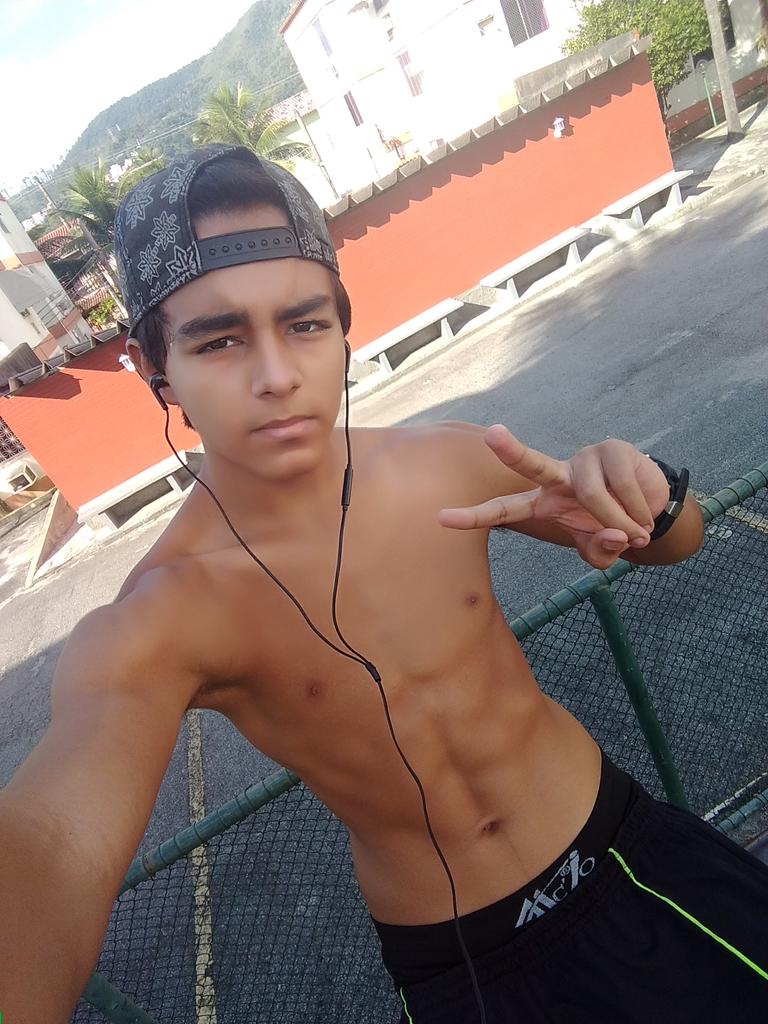 SIGA SEUS INTINTOS MELHOR DO QUE ACREDITAR NO QUE PODE SER  UMA MENTIRA❤️✌️