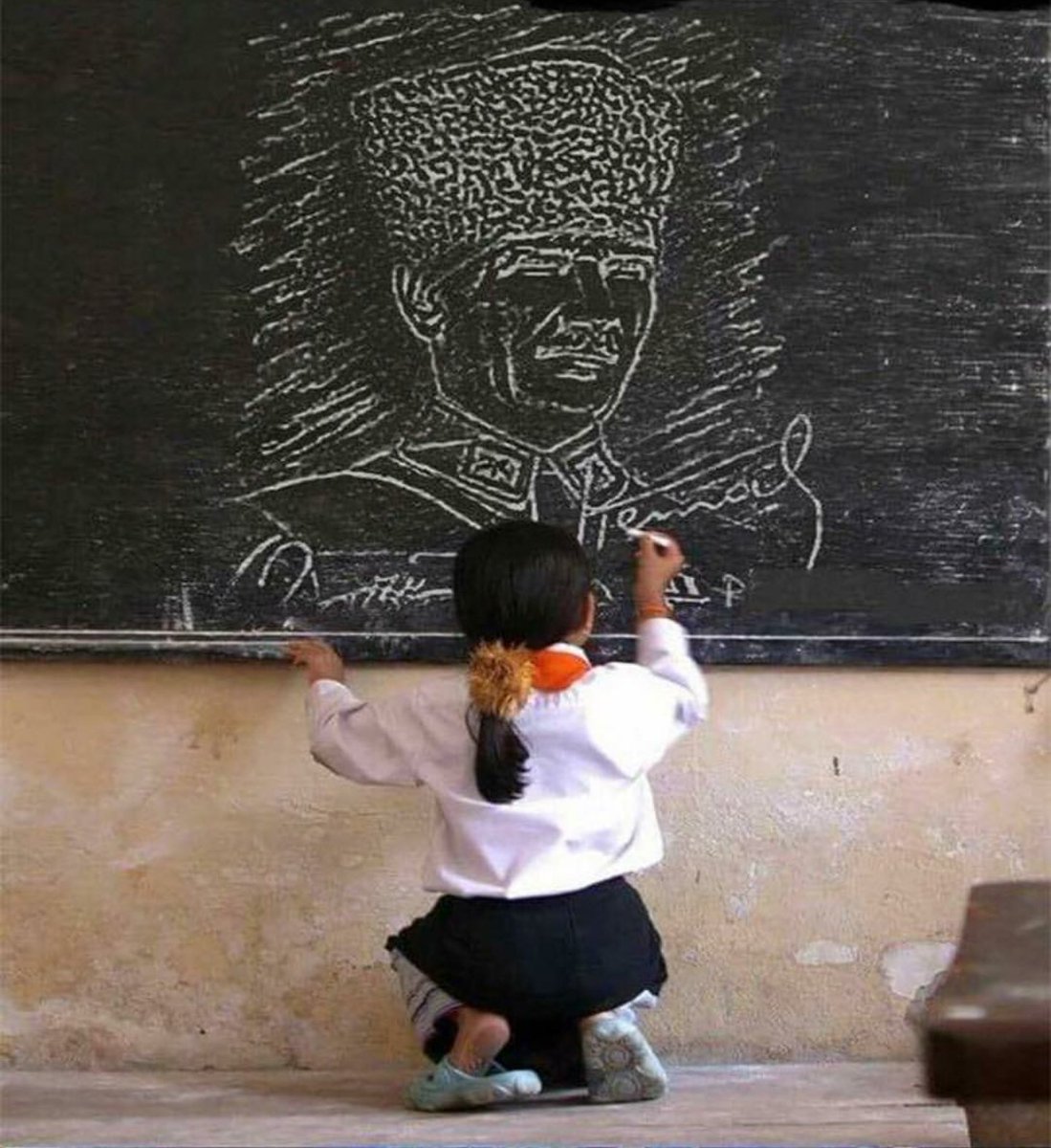 Çiz çocuk dünya lider görsün..
#atatürk