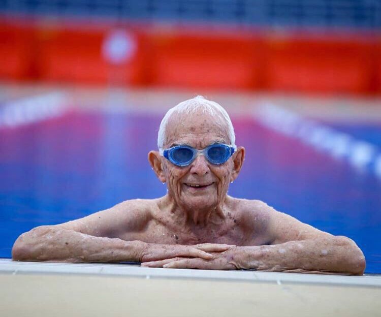Once you finish reading this story about George the 100 year old swimming phenomenon you will goosebumps 🏊🏼🏊🏼‍♀️🏊‍♂️ 

swimfluence.com/george-corones…