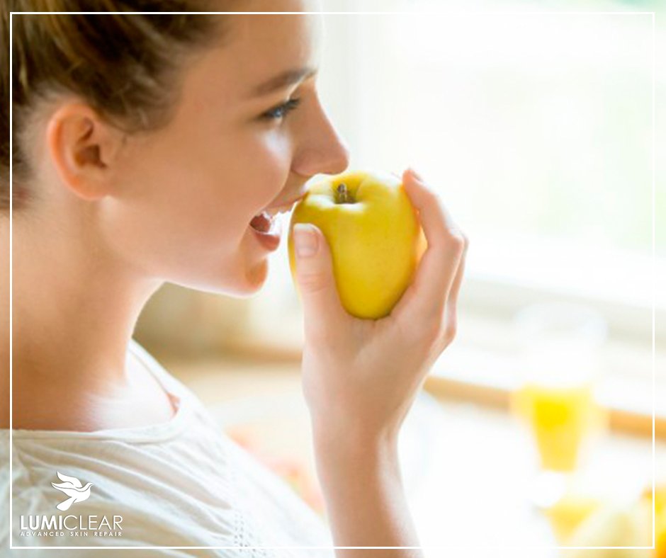 BooksLiterare's tweet photo. Já pensou em perder peso sem sentir fome? Emagrecer de forma saudável e sem riscos à saúde? Ou você é daquelas pessoas que acreditam que fazer uma dieta qualquer que viu na internet é a solução dos problemas? Cuidado! Isso pode ser o início de uma série de complicações. https://t.co/Cpob2ObLkJ