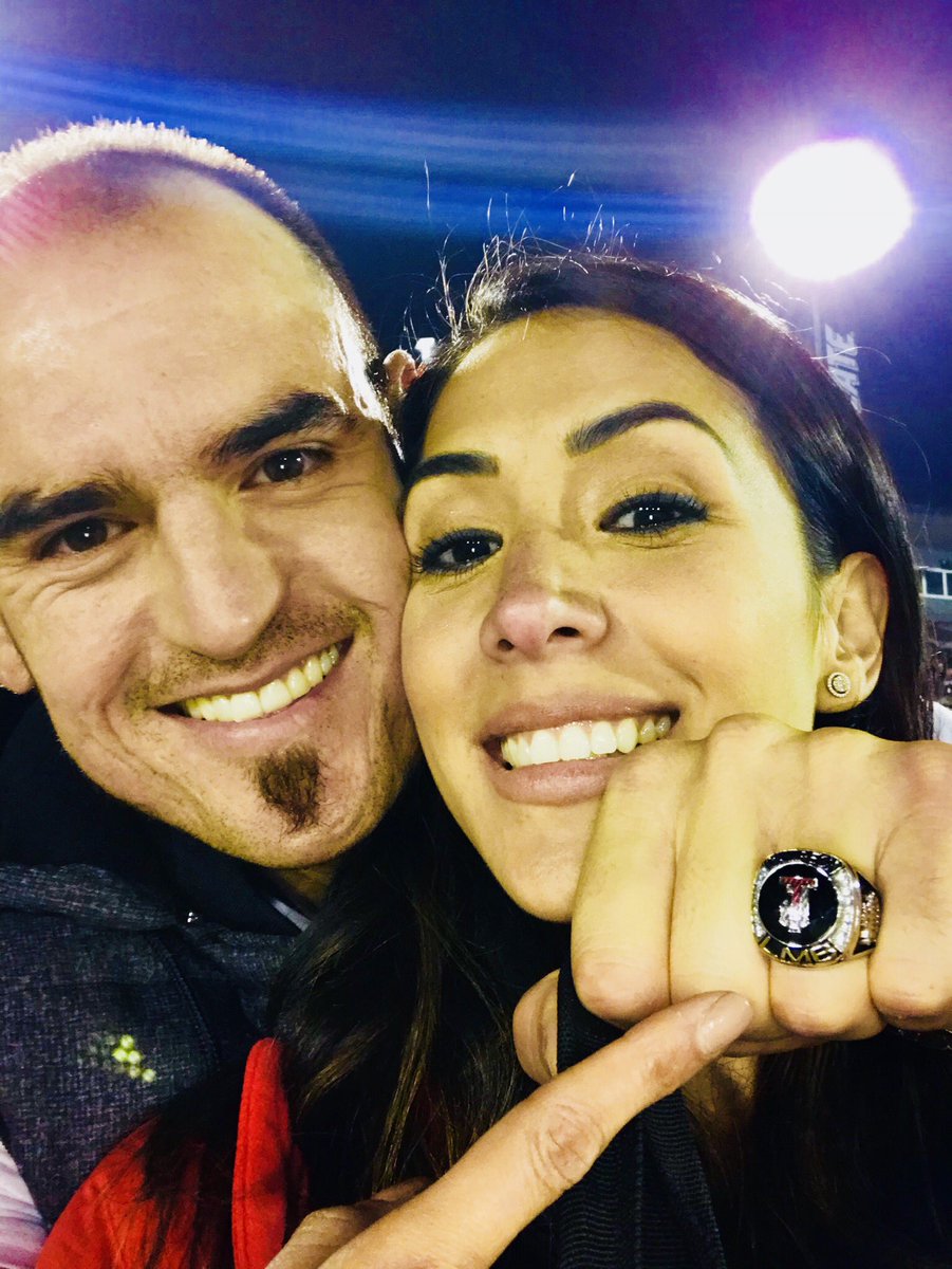 jorge_cantu3's tweet photo. Noche de campeones con mi campeona @cynthia_uriastv !!! @TorosDeTijuana #campeones2017 🏆💍🐃⚾️ https://t.co/QXWvLkrqtJ