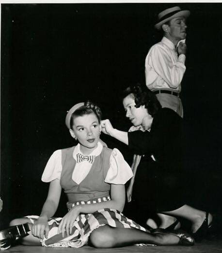 JudyGarlandTCM's tweet photo. Happy Easter everyone! 🐰 Here’s a little behind the scenes of Judy and Fred’s ragtime songs from “Easter Parade” in 1948! https://t.co/aYKgMCKqXj