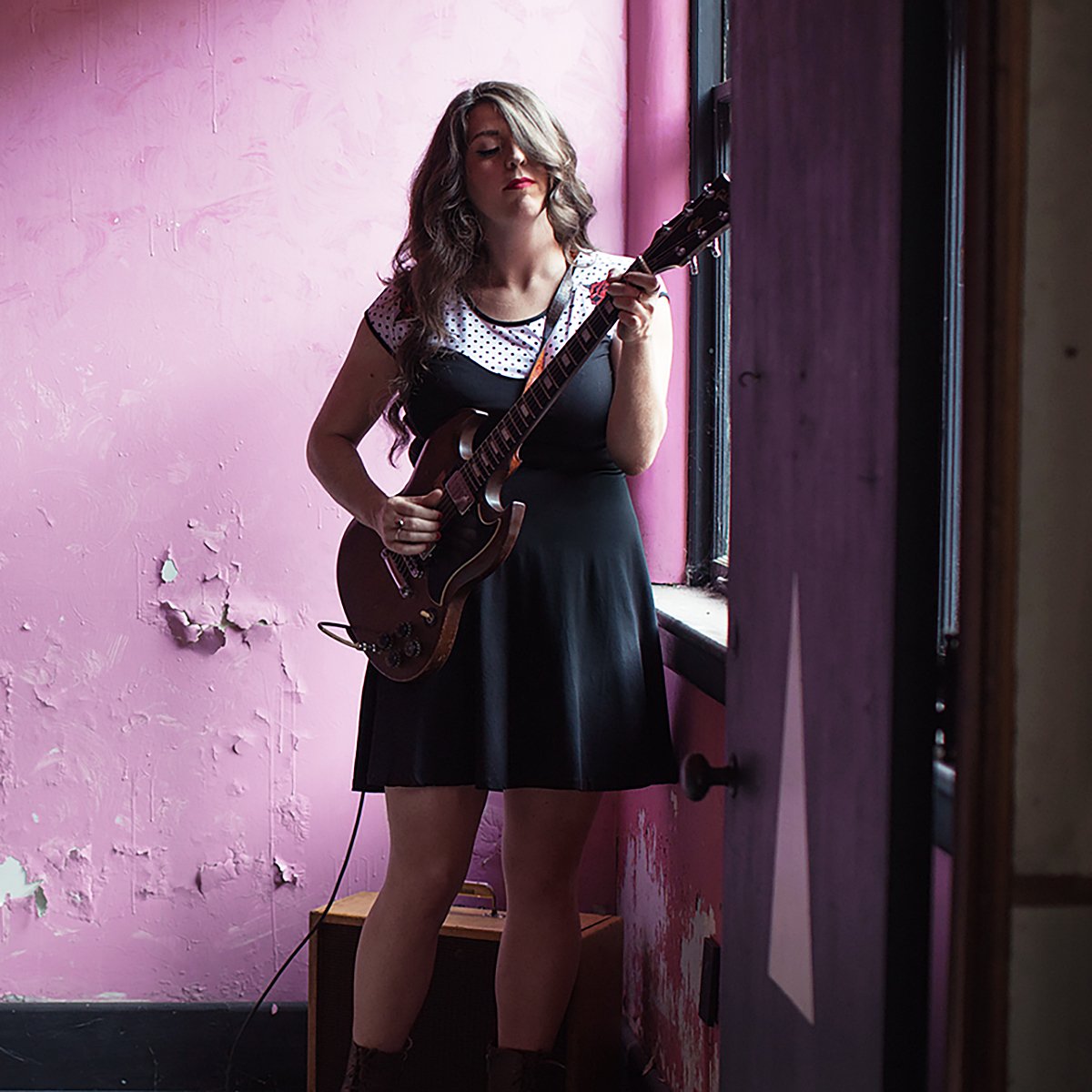 sonicunyon's tweet photo. MONDAY: Powerhouse talent @TerraLightfoot brings her soulful roots rock to @annarborark wsg @Ken_Yates — a killer evening of hooks, heart & songcraft! Tix/Info: https://t.co/MlP3Z77rbj #AnnArbor 📸 : @dustinrabin https://t.co/VExPqls6xL
