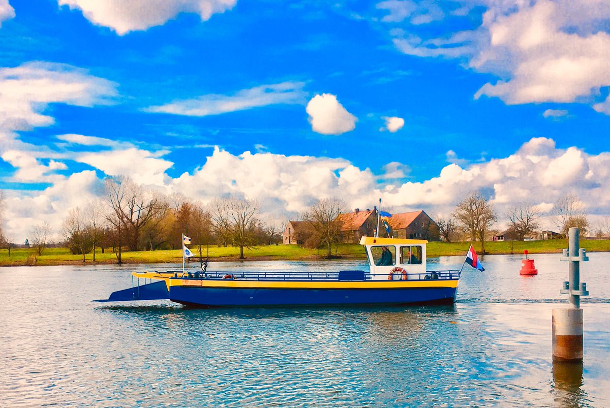 FransCamps's tweet photo. Vanaf vrijdag 29 maart vaart voet- en veerboot Kobus weer dagelijks van Blitterswijck naar Wellerlooi. 

April en september van 9.30 uur tot 18.30 uur
Mei t/m augustus van 9.30 uur tot 19.30 uur
Oktober van 11.00 uur tot 16.00 uur

Zie www.veerbootkobus.nli https://t.co/o7v4zf5S8i