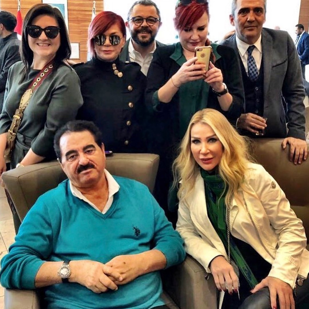 Nitekim hepsi Eski Türkiye' nin sanatçıları idi.😉

#SakaGibiTürkiye
#sibelcan
#denizseki
#yavuzbingöl 
#ibrahimtatlıses 
#sedasayan