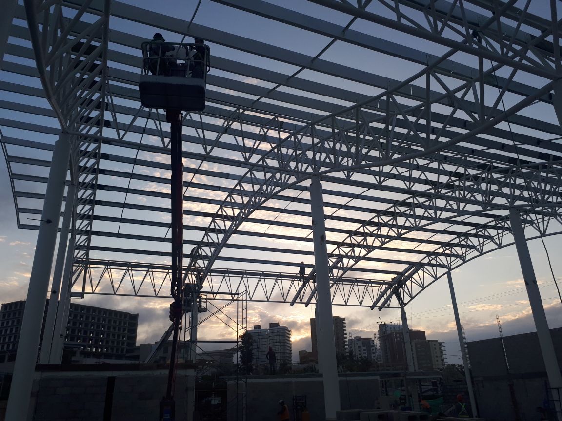 VAETAecuador's tweet photo. Elevador #PlatformBasket en obra de construcción, en #Manta #Ecuador https://t.co/7PoodwgeGN